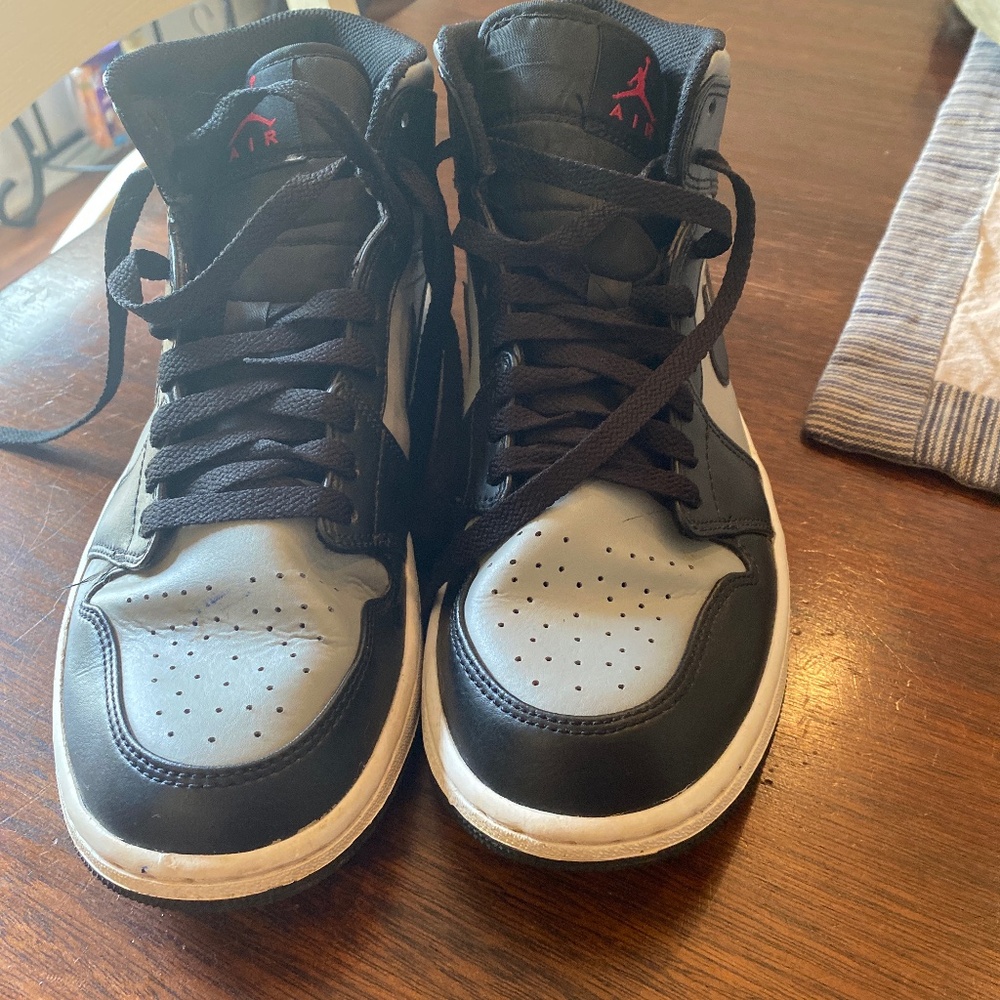 Jordan 1 mids